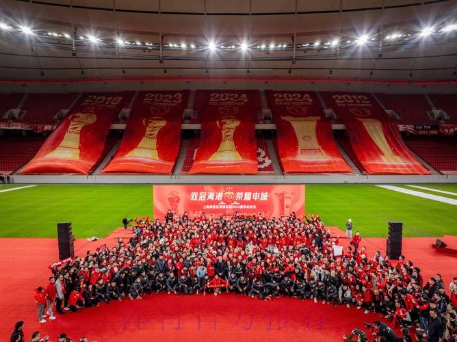 足球中心召开党群工作会 纪念建党93周年